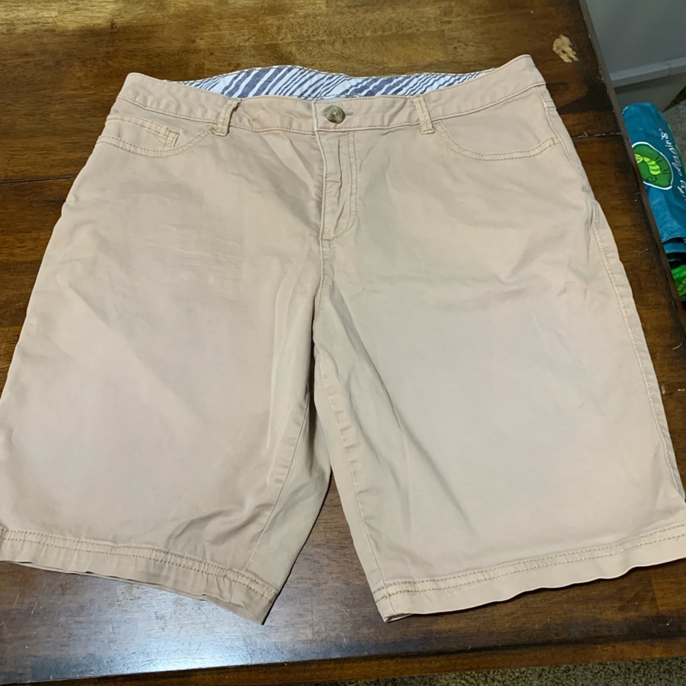 Women’s knee shorts